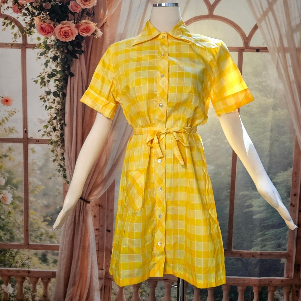 Vintage 1970s Dress Minidress Yellow Plaid Short Sleeve Buttons Pointed Collar - Picture 2 of 16